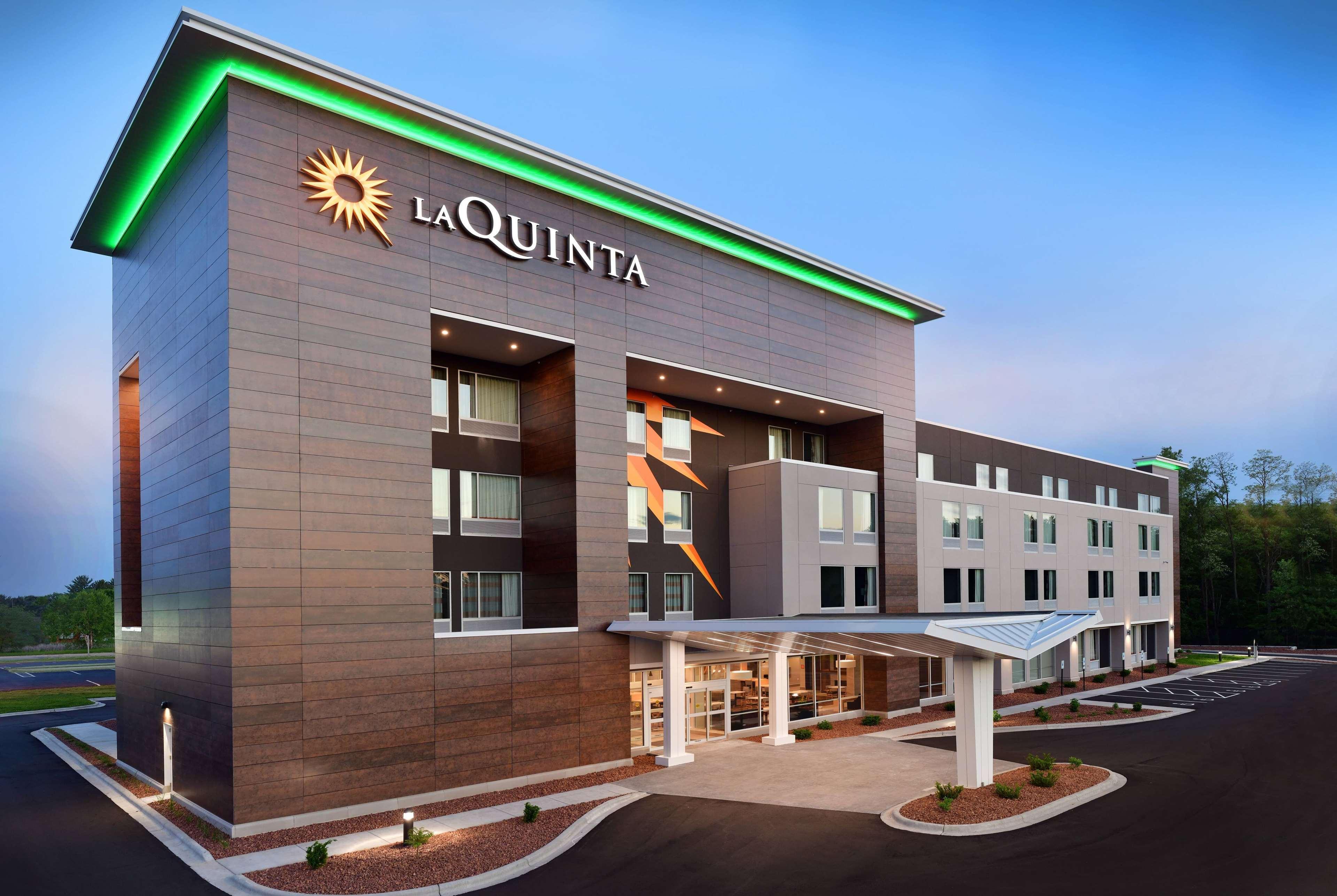 La Quinta Inn & Suites By Wyndham Wisconsin Dells- Lake Delton Bagian luar foto